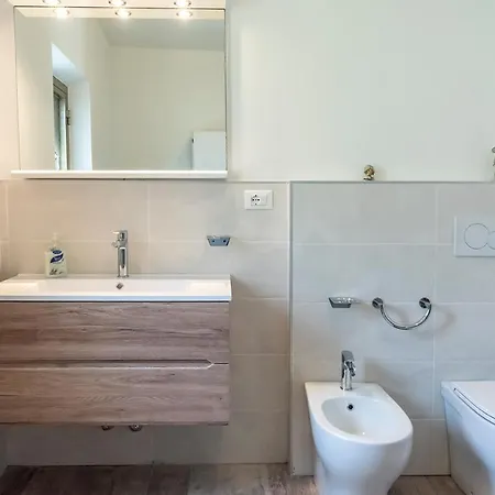 A28 - Poggio, Ampio Trilocale Con Portico Apartment *